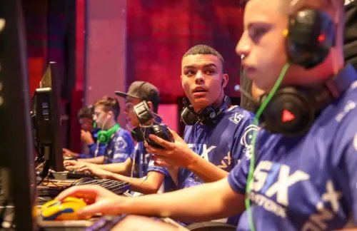 汉宫五局鏖战登顶CFS巴西邀请赛 捍卫中国电竞