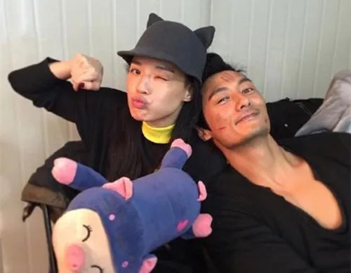 余文乐资料曝光 探班舒淇被网友称：像恋人