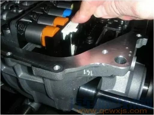 自动变速箱阀体总成拆卸与安装（教程图解）