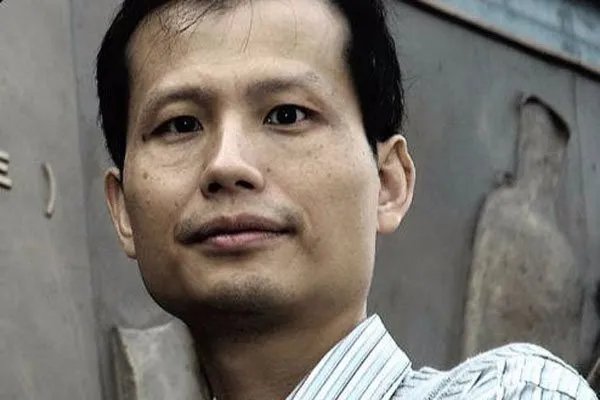 韩寒的文章真的跟方舟子说的一样找人代笔的吗?