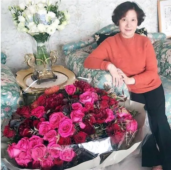 赵薇露面略显憔悴，网传她离婚是真的吗？