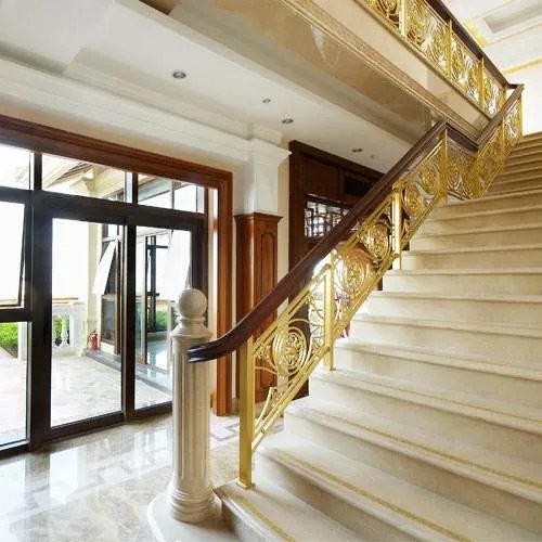 铜楼梯好吗 复古铜楼梯如何搭配扶手才能提高颜值
