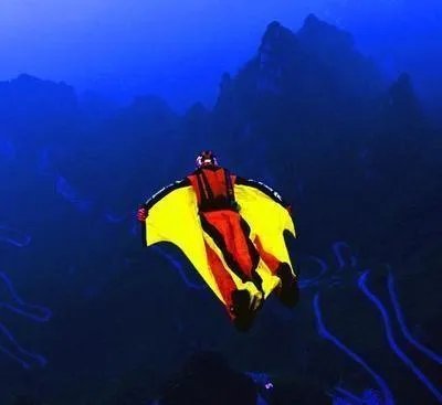 天门山翼装飞行失联女生身亡，你如何看待极限运动？