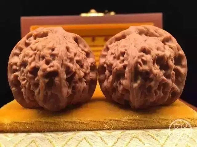 如何挑选文玩核桃？