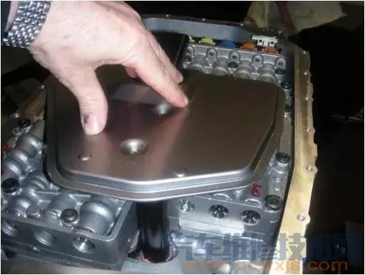 自动变速箱阀体总成拆卸与安装（教程图解）