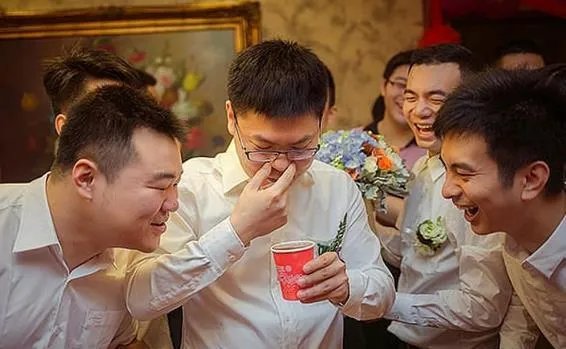 好玩的9个接亲堵门游戏有哪些 为难新郎的问题有哪些