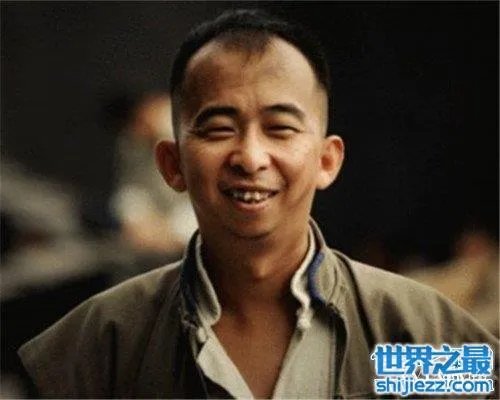 导演巨兴茂的老婆照片曝光，好漂亮(颜值差距太大) 