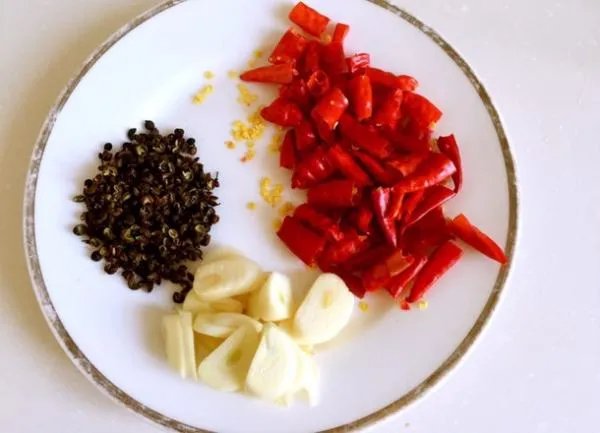 辣子鸡丁做法 最正宗的做法视频