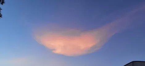 杭州西湖上空惊现七彩祥云 需要至少满足3个条件