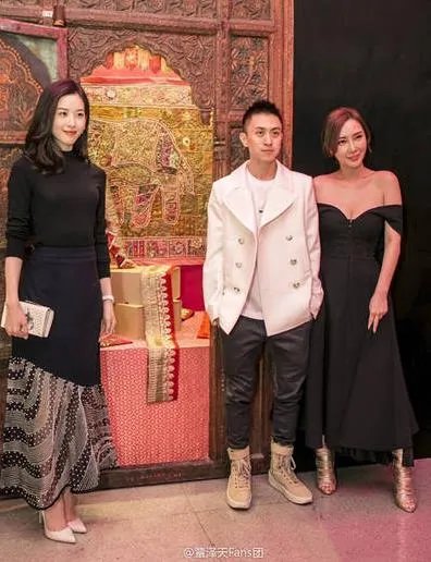 奶茶妹妹与奚梦瑶同框比美 一黑一白气质出众（图）