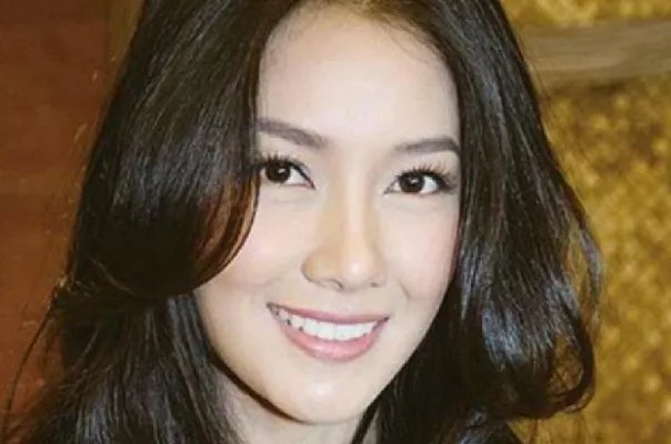 泰国十大人气女明星排行榜：李海娜上榜，第三乃“人间芭比”