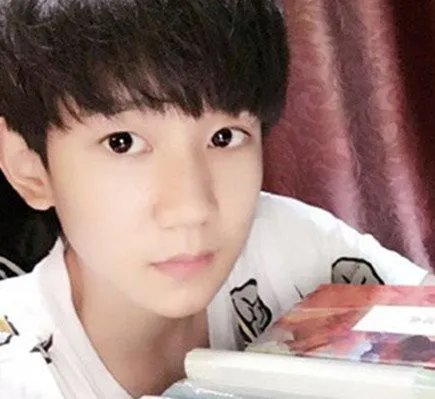 曝光王源在学校上课照片 王源重庆上学挨冻