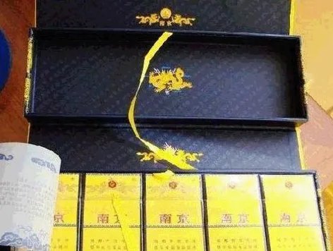 托人买了50条香烟，竟全是假的，销售假烟是否犯法？