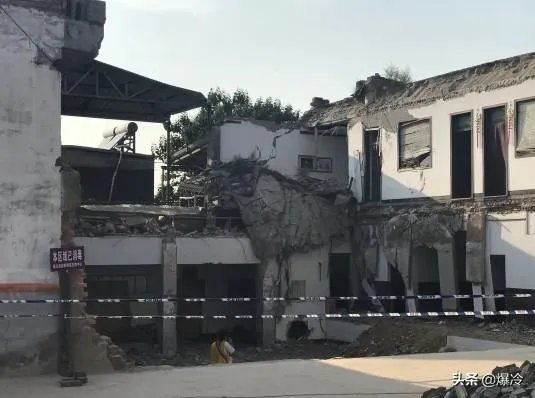 山西坍塌饭店在十多年间加盖或扩建了五六次,对此怎么看?