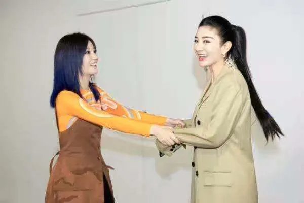 黄奕的前半生,为何会变成上错花轿嫁错郎?