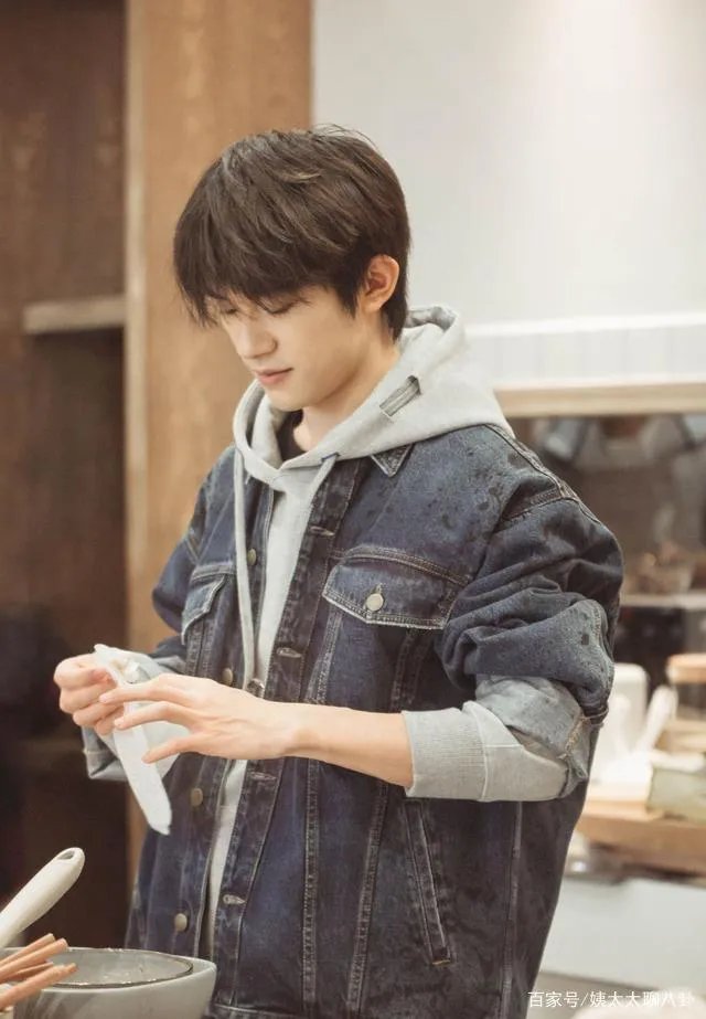 易烊千玺：出道时被diss最丑如今成为最有潜力男明星，他经历了什么？