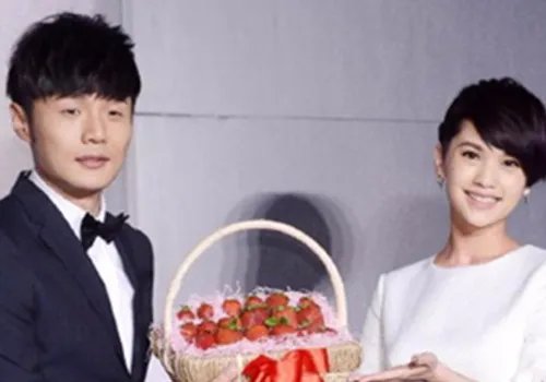 网曝李荣浩首认恋情 婚后想生一男一女