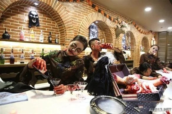 高校惊现恐怖黑暗料理 麻辣人脑、人眼 演绎极致恐怖