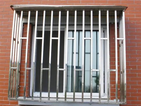 后悔我家装隐形防盗网 原来传统防盗网这么好