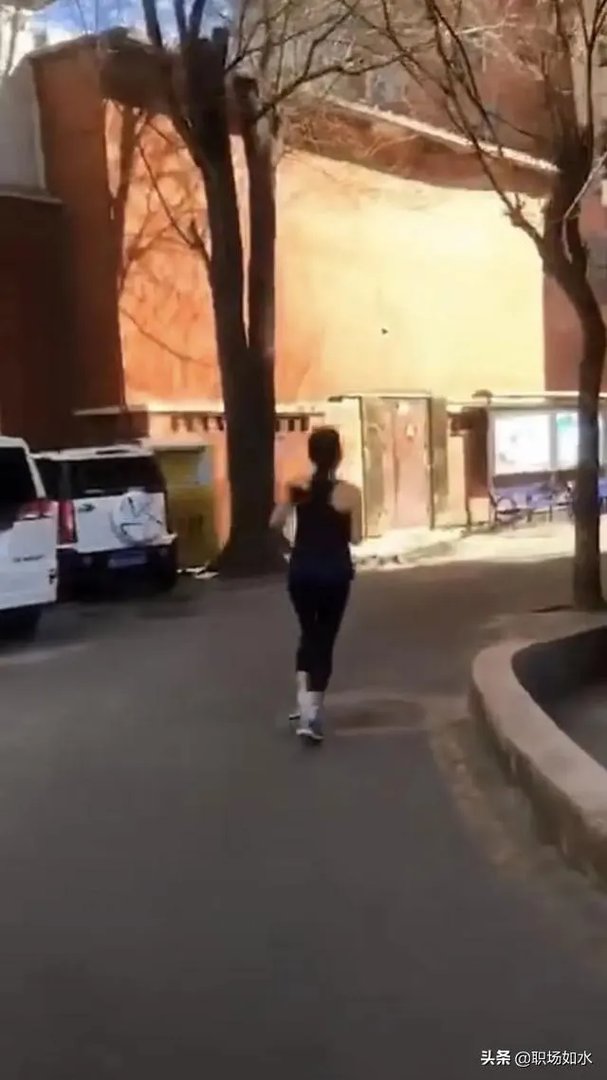 对于拜耳中国澳籍华人返京拒绝隔离外出跑步被辞退大家怎么看？