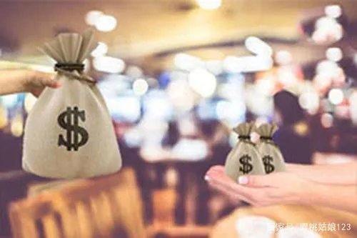 七年贷款做美容欠五十多万,女子月薪三千这辈子都还不完了,你怎么看?