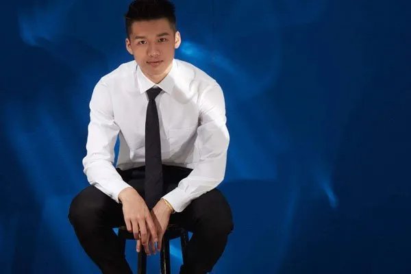 陈艾森才19岁包咋就那么大 我笑了！网友眼神太好