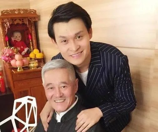 小沈龙卖假货被罚20万，直播权限被封禁，赵本山管不住徒弟了吗?