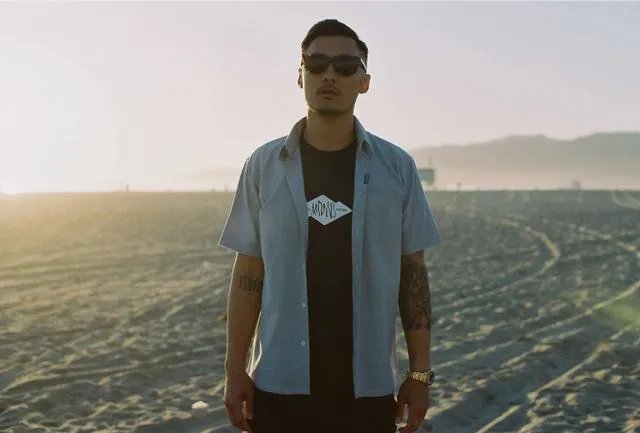 余文乐低调结婚收获一堆祝福;而公布恋情的鹿晗却被脱粉,怎么看待这两件事?