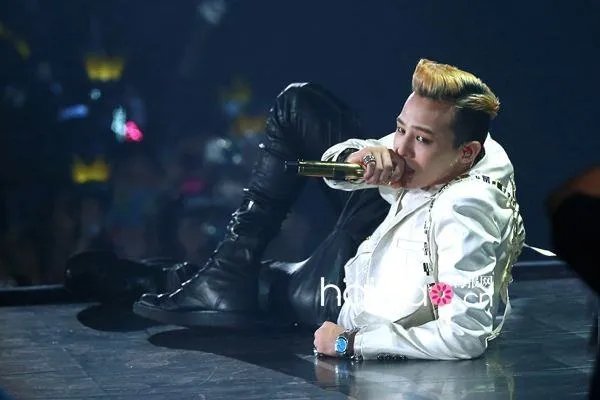 李珠妍上传与权志龙的亲密照，是公开恋情吗？