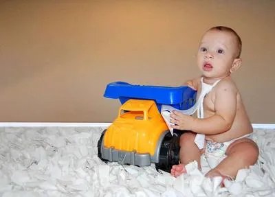 小孩睡醒了就哭是怎么回事 宝宝吃奶就睡觉的原因