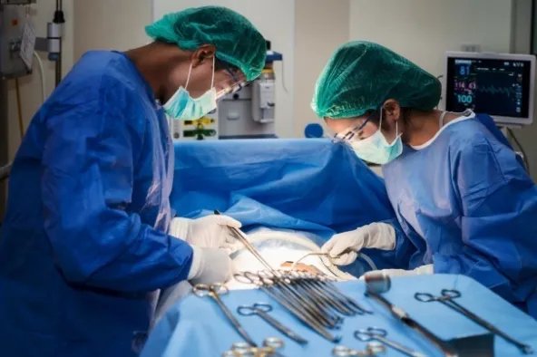 浙江90后小伙心梗不听医生劝拒绝手术，你如何看待此小伙的做法？