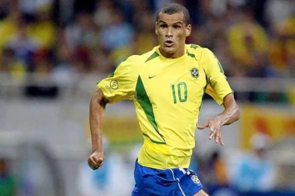 巴西足球史上十大前锋,卡卡与内马尔谁的成就和地位更高？