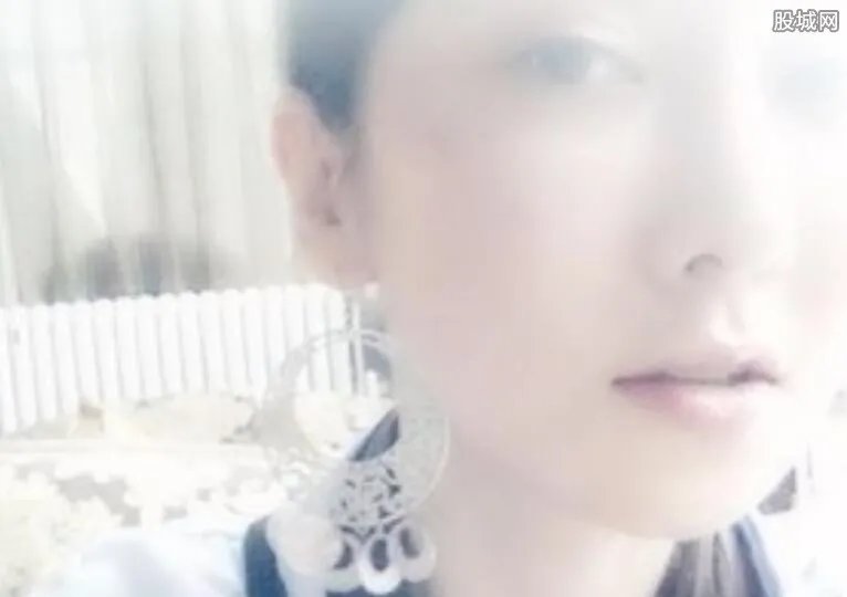 萨顶顶为什么假唱 真的是“民族英雄”吗？