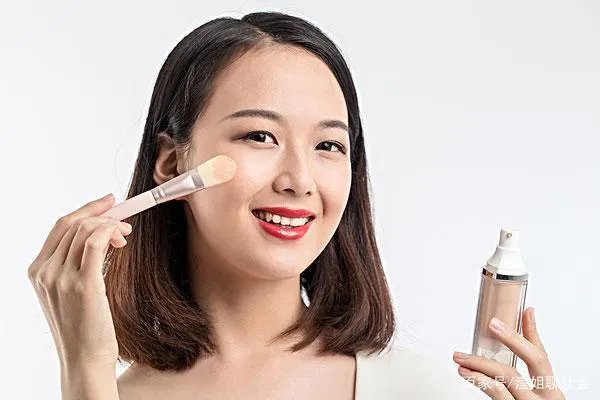 七年贷款做美容欠五十多万,女子月薪三千这辈子都还不完了,你怎么看?