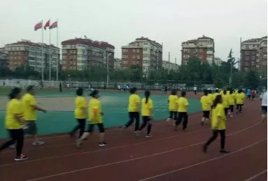 交警是如何劝导暴走团的？