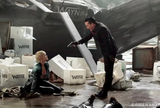 《哥谭》第五季剧照：企鹅人芭芭拉火并 少爷玩潜行