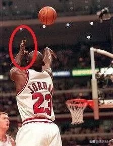 大家觉得怎样才能提高玩投篮机的分数？