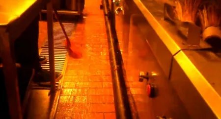 曝俏江南黑厨内幕厨房到底有多脏啊?扫把都能洗锅?!