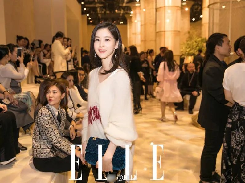 奶茶妹妹与奚梦瑶同框比美 一黑一白气质出众（图）