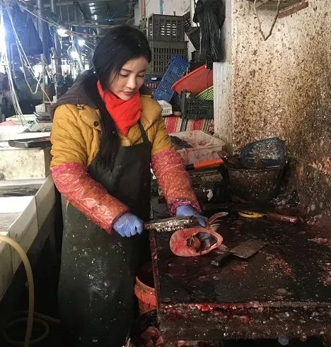 江苏出了个卖鱼西施是什么样子的?