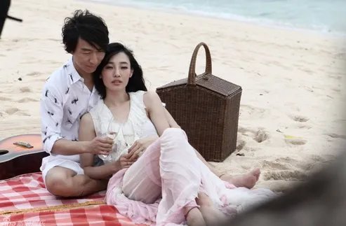 白百何与陈羽凡微博还有互相关注吗？