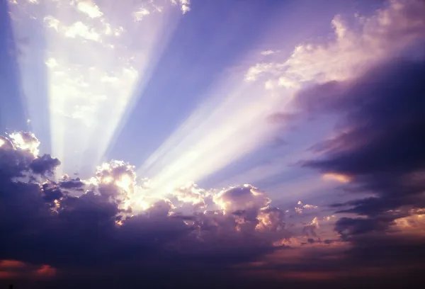 济南出现短暂丁达尔效应,所谓的丁达尔效应究竟是什么?