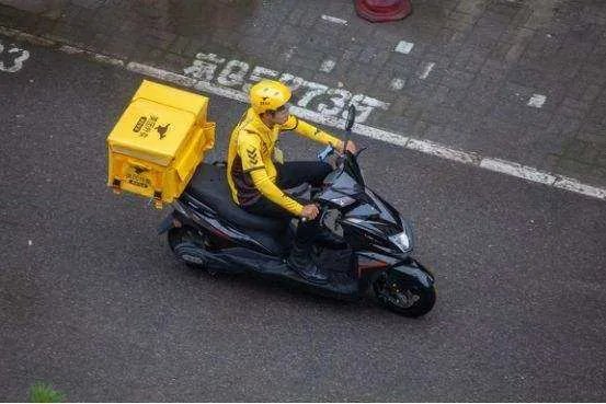 外卖小哥回应遭大学生短信辱骂，来龙去脉到底是怎么回事？