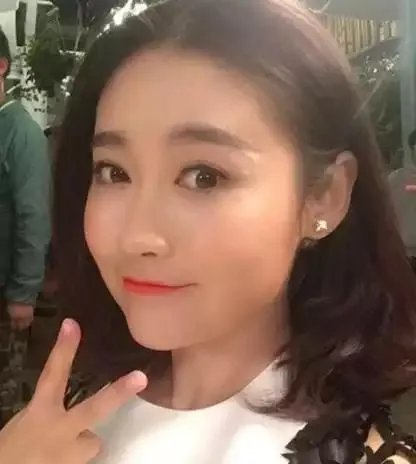 陈翔六点半腿腿发生了什么事？听说她去世了，真的假的？