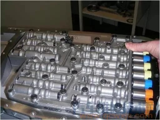 自动变速箱阀体总成拆卸与安装（教程图解）