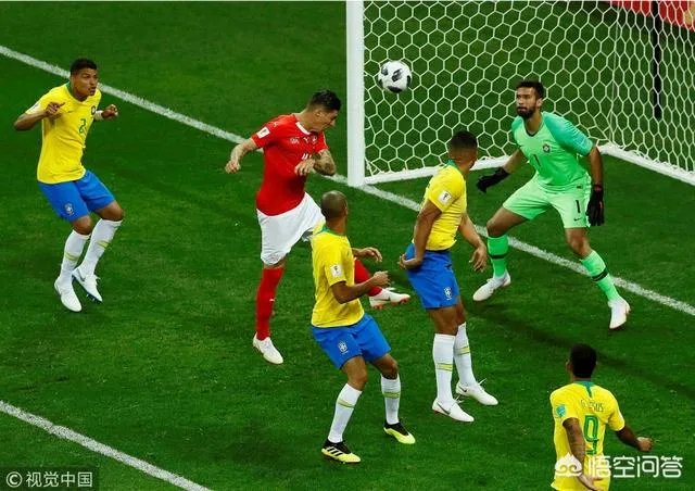 6月22日，巴西对哥斯达黎加的比赛中，你认为内马尔禁区内摔倒，应该判罚点球吗？