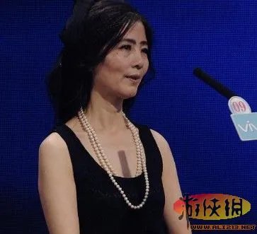 非诚勿扰51岁女嘉宾牵手小17岁帅哥 吐槽不断