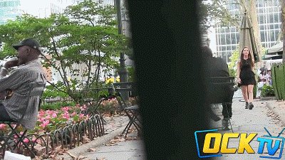 美女街头坐路人大腿 下幕让人笑尿（图）