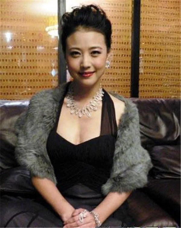 周海媚怎么得的红斑狼疮好了吗近照 周海媚到底得了什么病现状图