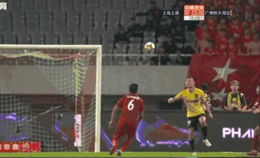 上港2比1胜恒大的那场，王燊超对郜林禁区内的犯规是不是该红点套餐？